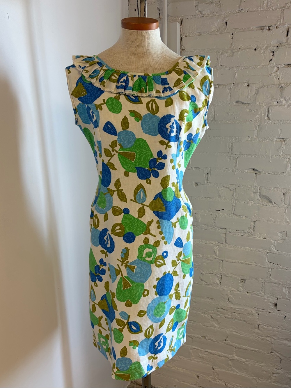 1960s Floral Shift Dress with Ruffled Collar